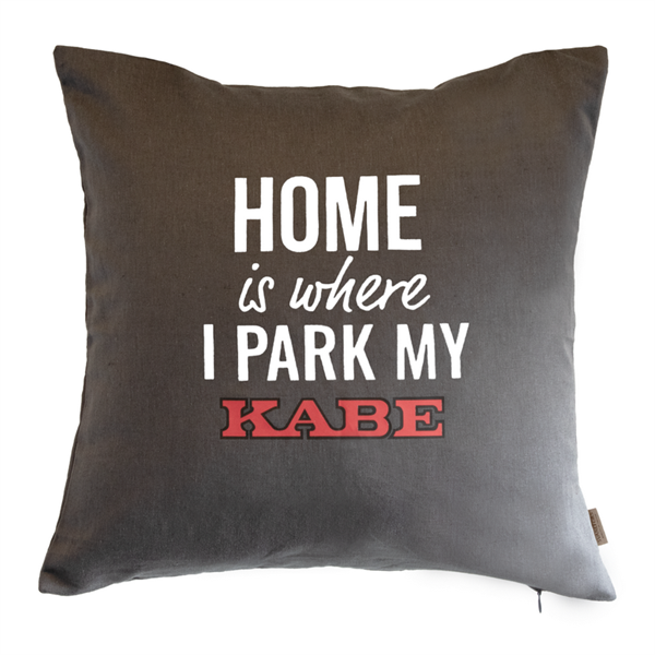 Kabe Pudebetræk Kabe Collection "Home is where I park my Kabe", str. 45 x 45 cm, farve grå