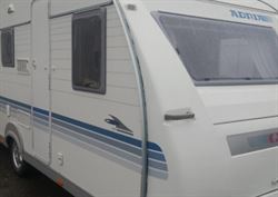 Streamer til Adria Adora - Classic  bl.a. årgang 2007 Klistermærke - Logo