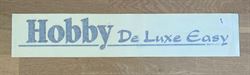 Logo Hobby De Luxe Easy til tag bagende klistermærke