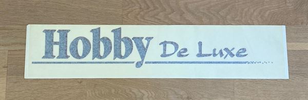 Logo til tag  - bagende - Hobby De Luxe - klistermærke