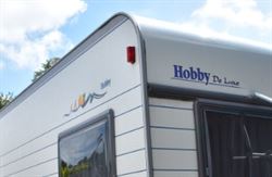 Logo til tag  - bagende - Hobby De Luxe - klistermærke