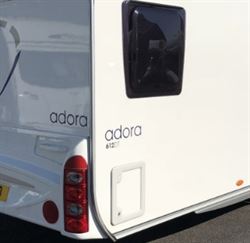 Klistermærke - Logo til højre side over og på siden af baglygte på Adria Campingvogn