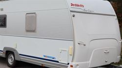 Logo "New Line" til Dethleffs campingvogn klistermærke