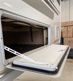 Stropholder til serviceklap