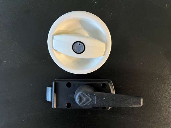 Dørlås indvendig/udvendig 